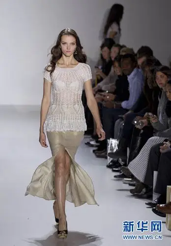多伦多时装周 透视装大行其道(组图)