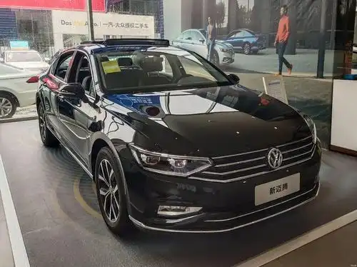 【到店实拍】最受欢迎中型车之一 实拍2020款一汽大众迈腾 - 知乎