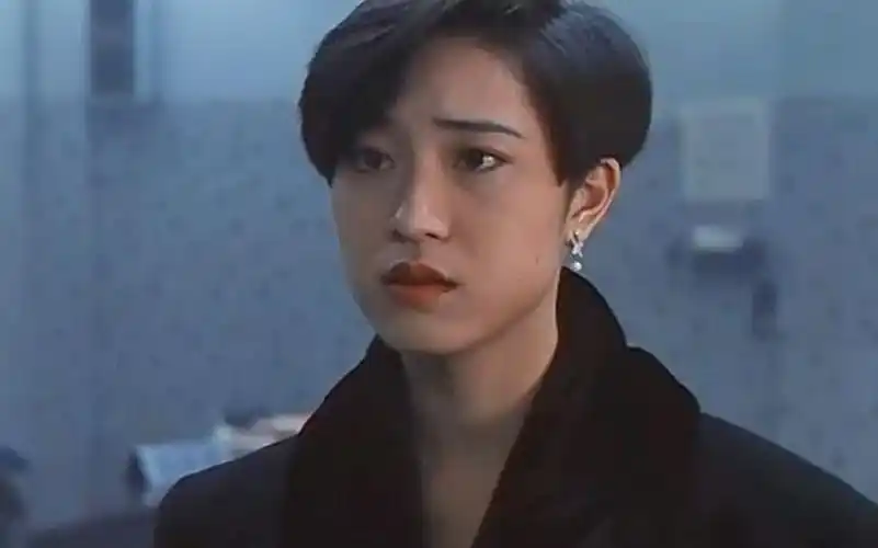 心痛的粤语版那时候王杰和陈法蓉都很年轻刘德华还那么帅气