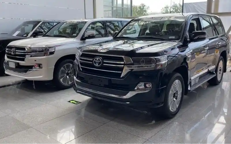 2020款丰田陆地巡洋舰4000gt经典黑白版本