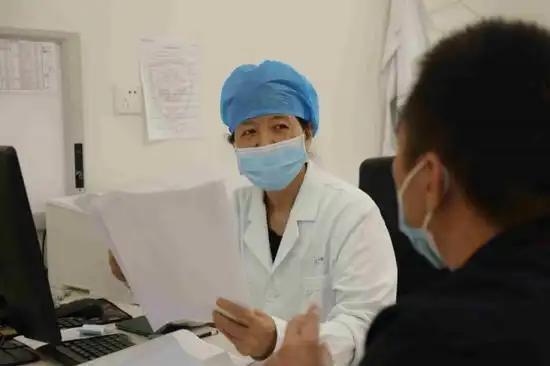 男子莫名其妙"黑成碳" 深圳医生察言观色发现他肾上腺皮质功能减退