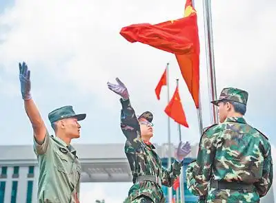 澳门中学生参加国旗手训练