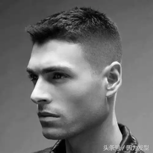 男生平头的好看发型(引人注目的男士平头发型)(9)