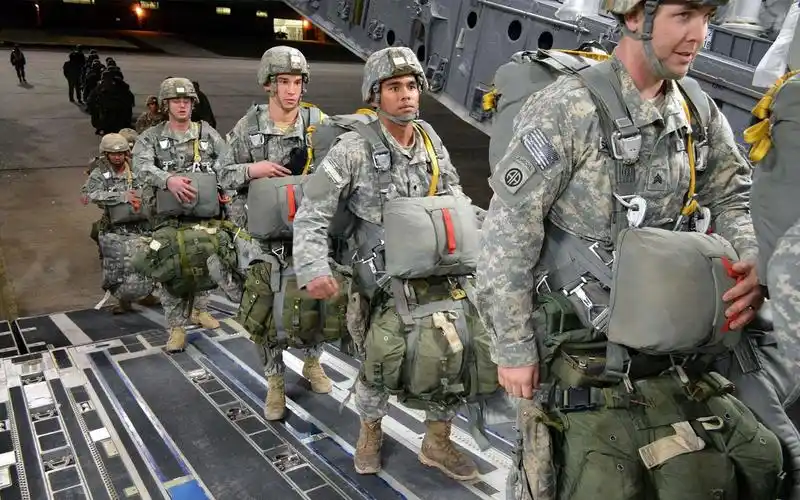 【凯申剪辑】美国空降兵vs俄罗斯空降兵