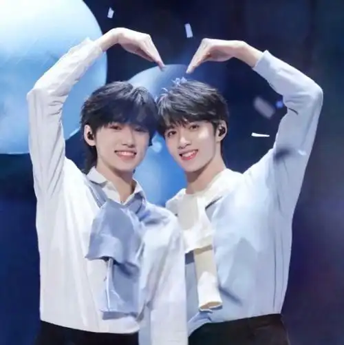 文轩头像:少年人的眼睛总是藏不住深情