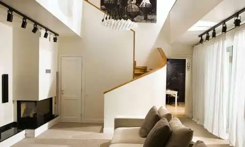 html怎样使图片不占位子复式客厅上阁楼楼梯安装什么位置不占地方最