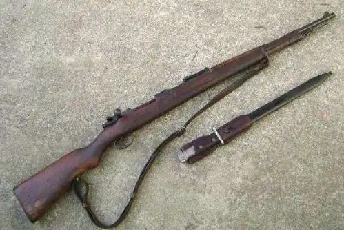 为何日本鬼子在拼刺刀前要先把子弹退膛?有3个重要原因