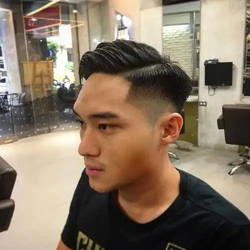 90后男生就应该剪这样的发型,最显年轻