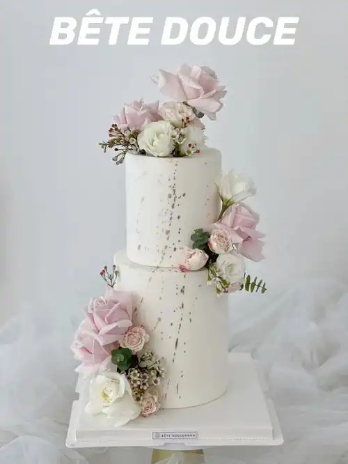 双层鲜花艺术蛋糕