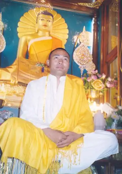 尊贵东宝仲巴仁波切号召弟子为玉树灾区祈福并捐款