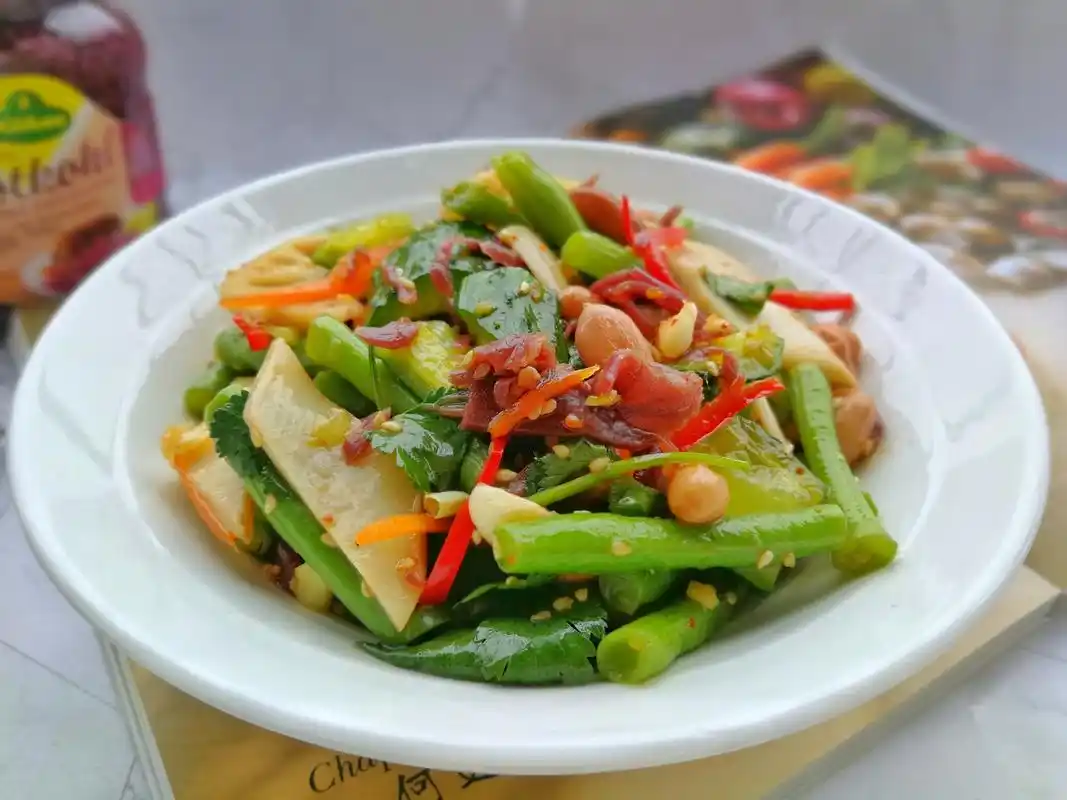 年夜饭必不可少的凉拌菜,清爽解腻,低脂健康,比大鱼大肉受欢迎_豆角