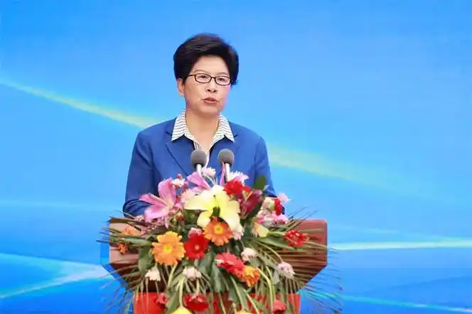 河北省政府原副省长孙士彬致辞主论坛演讲