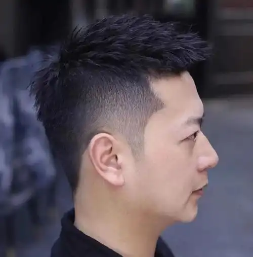 据说这是今春最流行的男士发型?