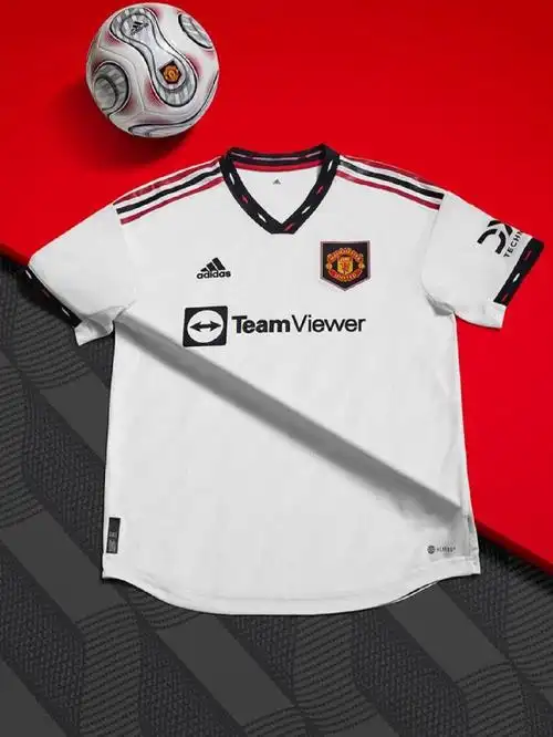 真白曼联发布新赛季客场球衣