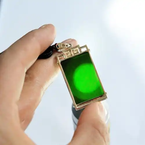 镶白金钻石冰种墨翠翡翠平安无事牌胸坠