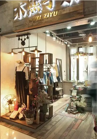 一家50平米的时尚休闲女装,风格要根据房型做装修方案,根据服装品牌