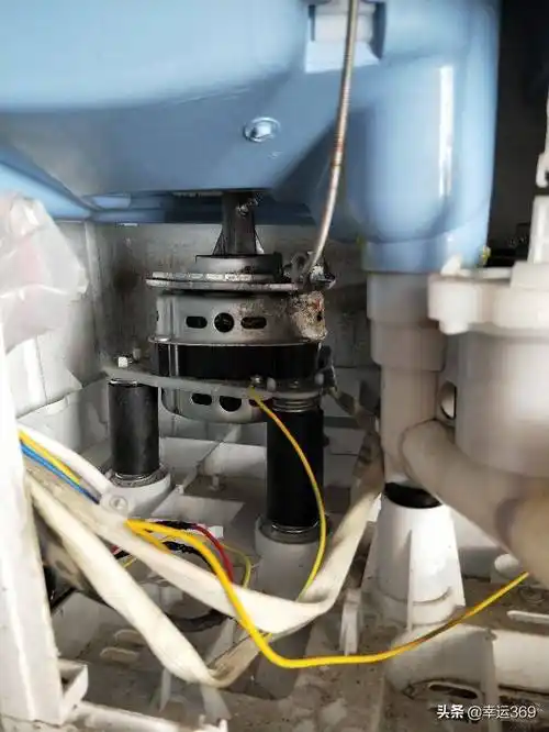 洗衣机不脱水怎么解决洗衣机甩干桶嗡嗡响转不起来