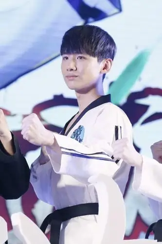 《旋风少女》7月开播 白敬亭再现暖男演初原