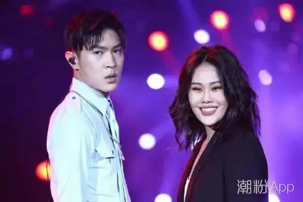 马伯骞女友王珂涵实锤揭秘 微博点赞歌手节目疑隔空表白