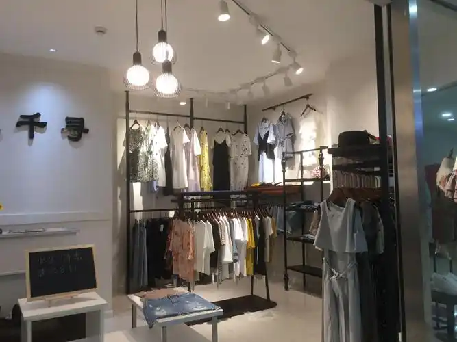已转相城区商场内服装店低价转让.急急急