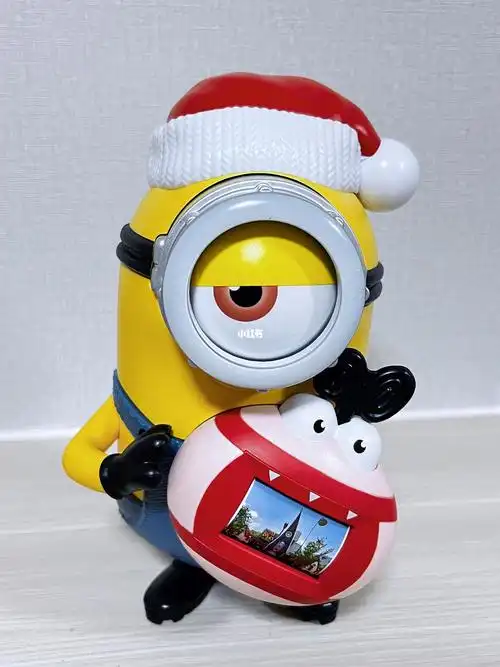 肯德基圣诞系列小黄人眼睛还会发光啦啊啊啊