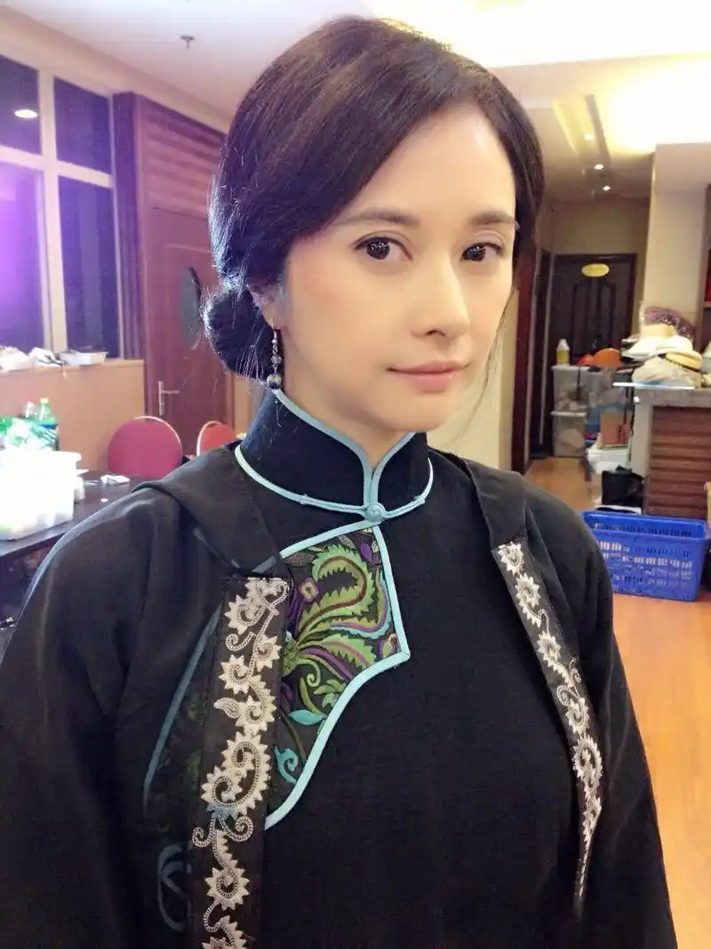 钟思华,出生于广东省潮州市,中国内地女演员.