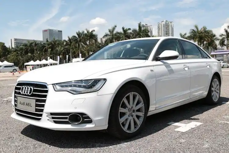 白色奥迪a6l集结活动