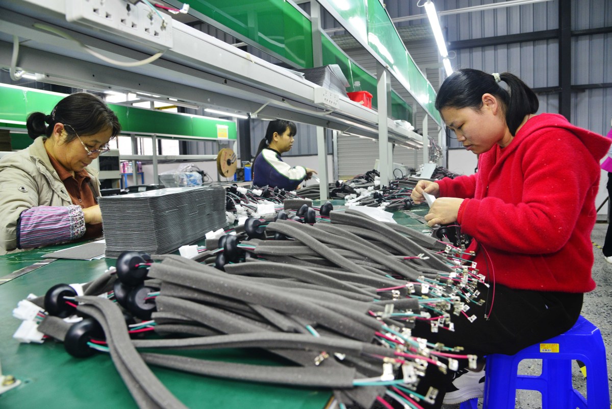 作家李娟:我真的好喜欢进工厂打螺丝啊,流水线的工作让我感到自由和