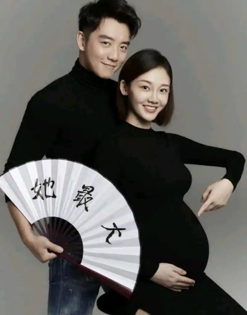 郑恺和苗苗是2020年5月份结婚的,同年10月份生下女儿,2022年6月1日