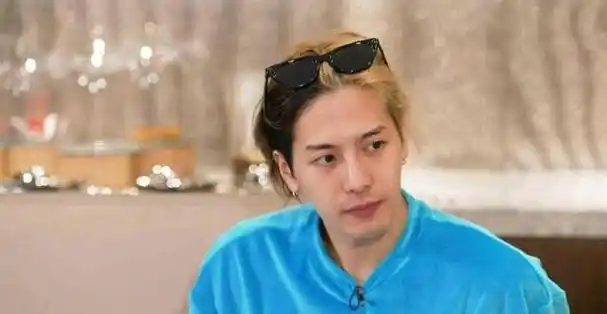 王嘉尔坦言渴望谈恋爱,希望35岁前成家,但也不强求,顺其自然