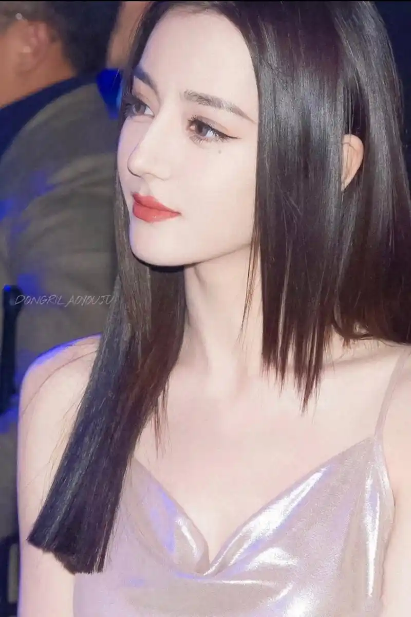 再说一遍,黑长直永远的神! #娱乐圈# #迪丽热巴