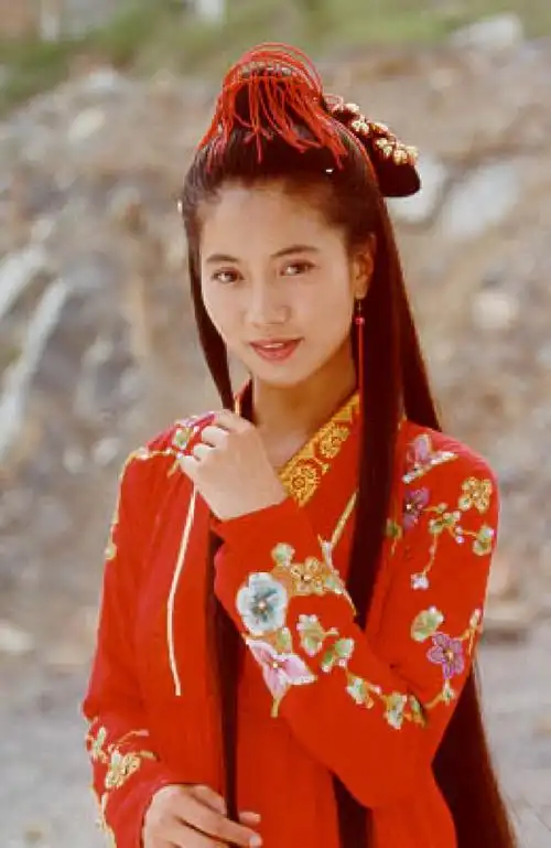 罗袖动香香不已红蕖袅袅秋烟里袁咏仪