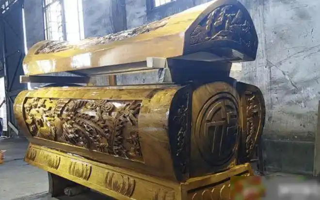 赌王何鸿燊的棺材多么奢华比黄金还贵的金丝楠木简直是疯了