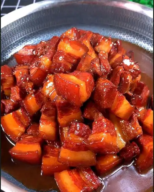 家庭红烧肉的简单做法(最新最简单的红烧肉)