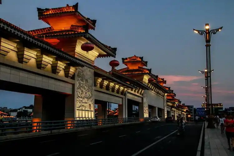 街拍广汉市四川省辖县级市古称汉州别名雒城是四川首批扩权强县试点市