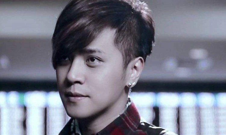 倒三角脸型的明星代表