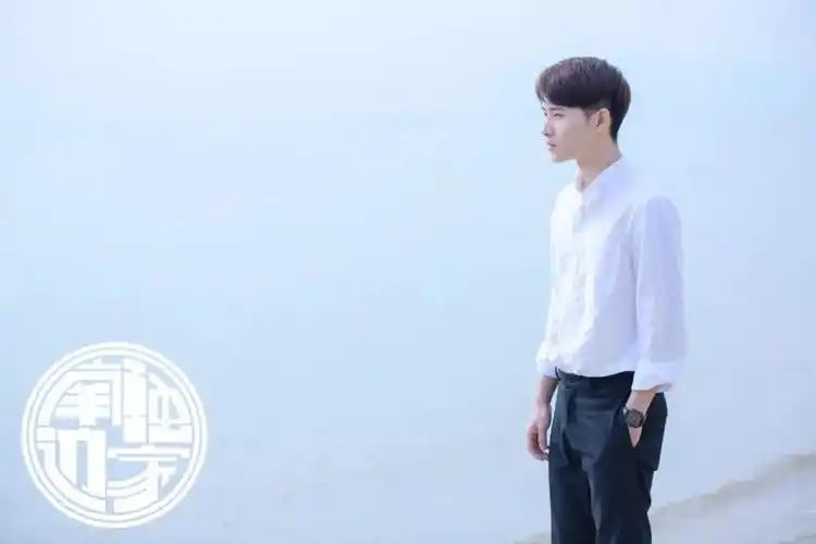 沈音榜样简单又干净的老干部是15级流行演唱井胧的模样