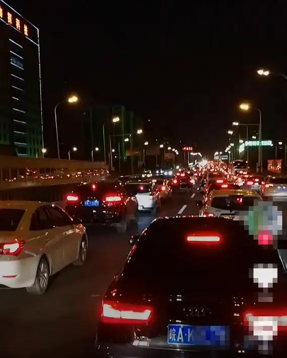 中秋节前夜合肥全城道路出现拥堵500米路程开车竟用了半小时