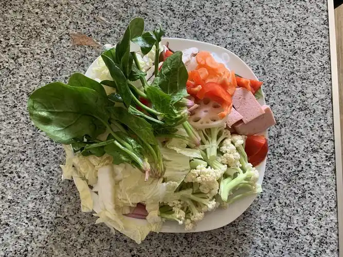 预先切配好的荤素菜