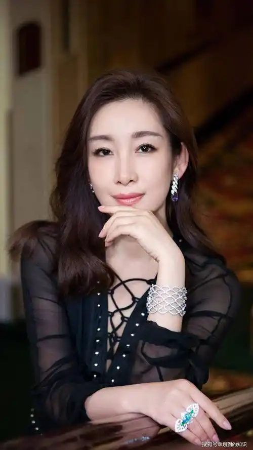 47岁的秦海璐:每月给丧子丧夫的婆婆生活费,以后我就是您的女儿