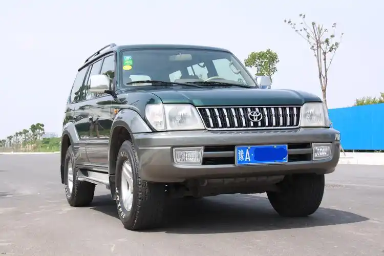2002年10月丰田霸道lc95自动天窗版
