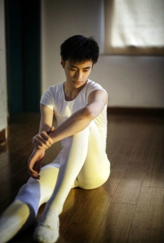 【转载】男孩天空—芭蕾少年 (摄影师:chunvision)