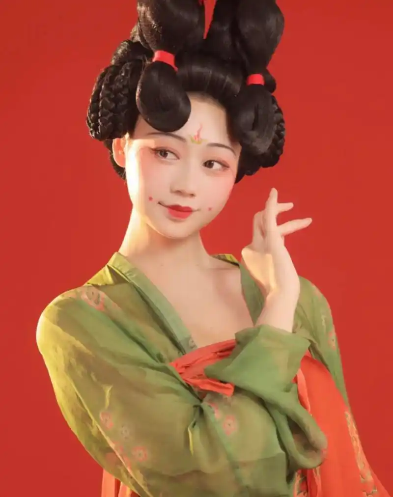 河南火了"唐宫夜宴",女生圈却火了"唐妆",原来圆脸得这样化