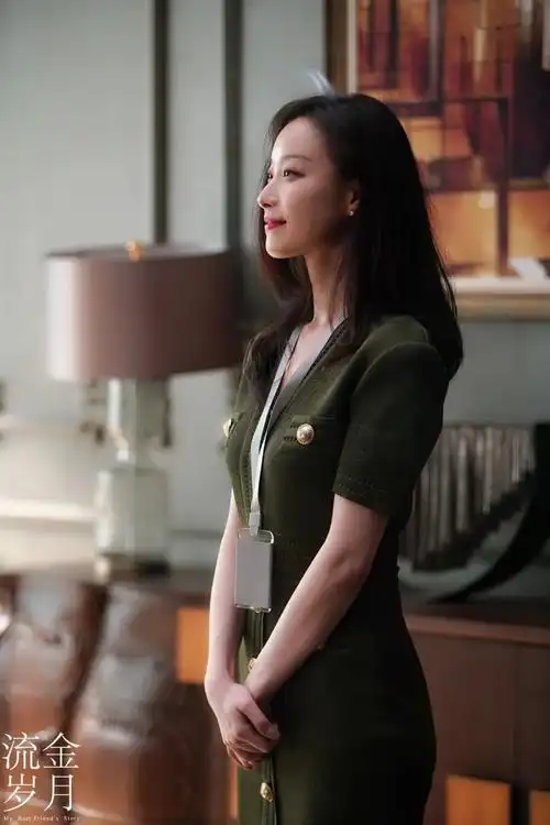 鎏女郎朱锁锁真是一本职场穿搭新指南