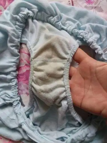 这是我穿的内裤,可是这是我在今早晨换的内裤现在怎么有这个颜色,这是