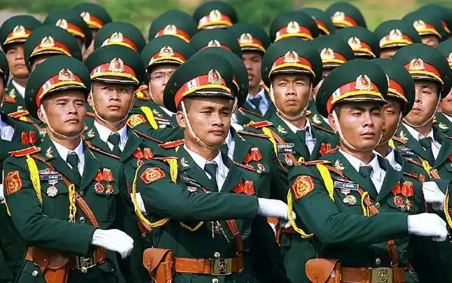 越南军队的4代军服,东欧还是东亚,为何与邻国非常相似?