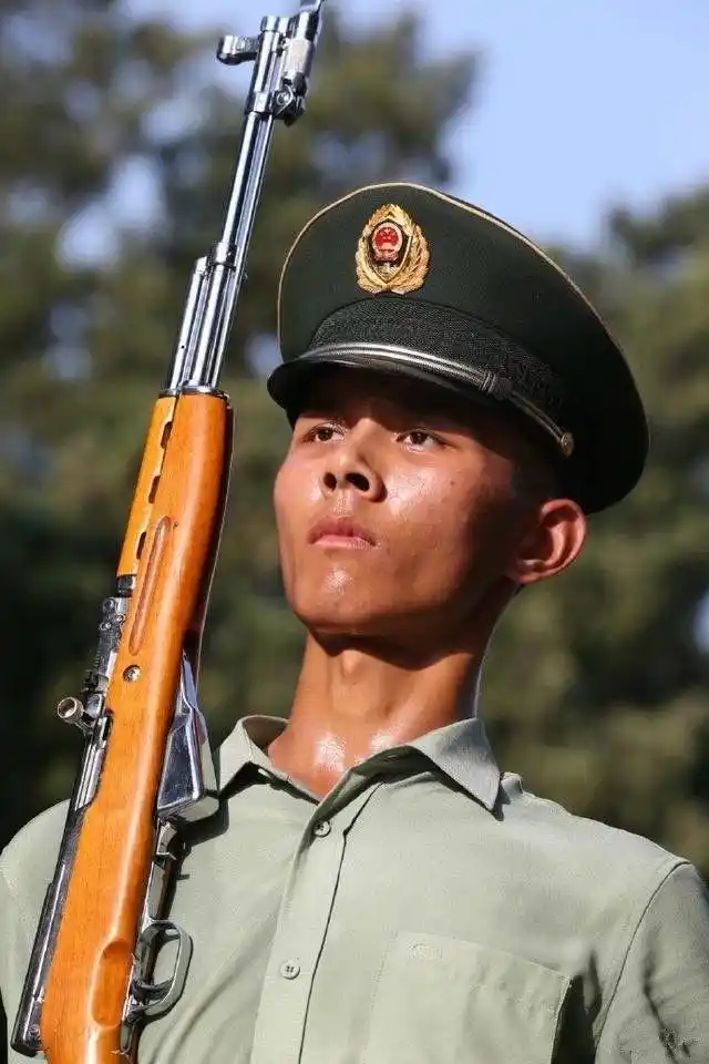 一组军人训练的照片,看得我心疼!