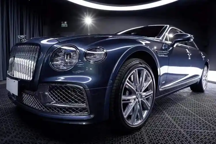 2021款宾利飞驰展位现车最新价格优惠