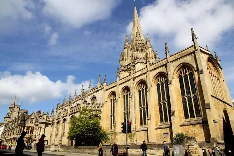 圣玛丽教堂,牛津最大的教堂,也是牛津大学的官方教堂