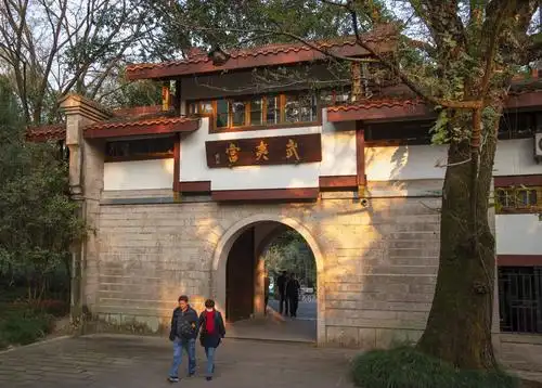 武夷宫位于九曲溪竹筏漂流的终点,是几代帝王祭祀武夷神君的地方